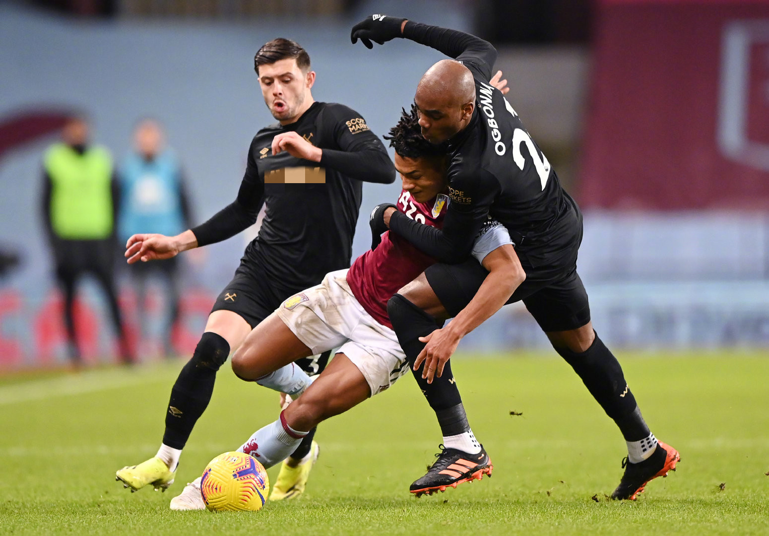 入右上角 入右上角